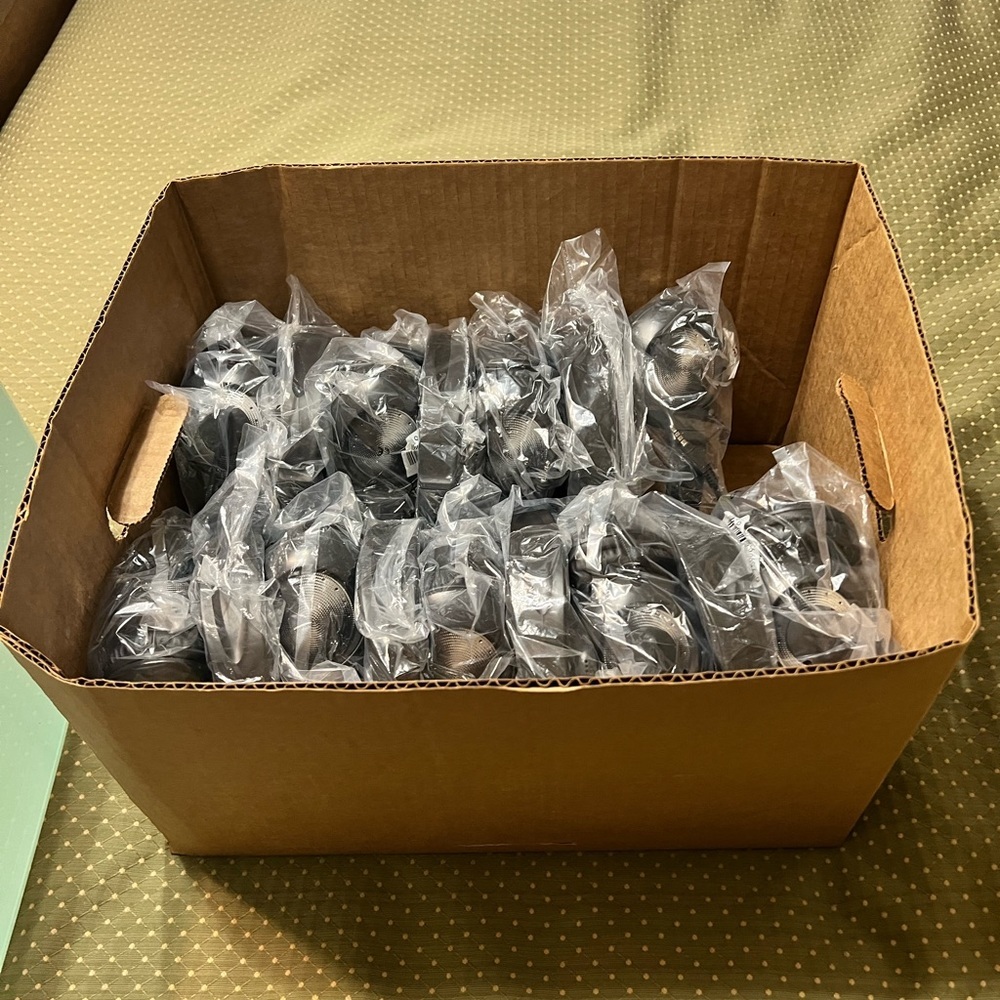 AVID EDUCATION AE-55
HEADPHONES with Microphone - BOX OF 16 BRAND NEW SEALED - Picture 3 of 9